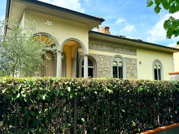 casa indipendente in vendita a Prato