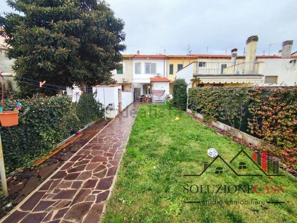 casa indipendente in vendita a Prato in zona Tavola