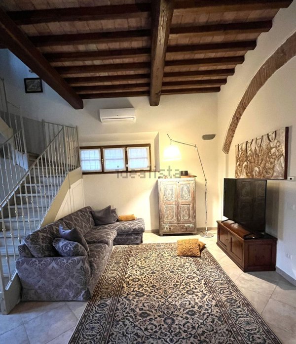 casa indipendente in vendita a Prato