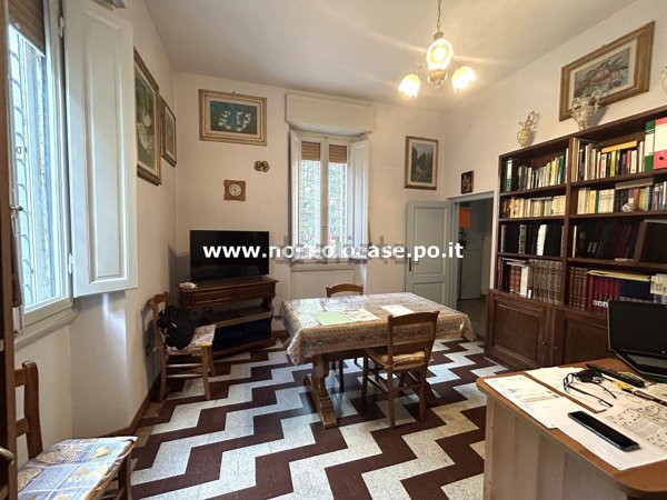casa indipendente in vendita a Prato