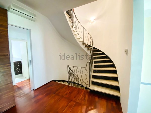 casa indipendente in vendita a Prato
