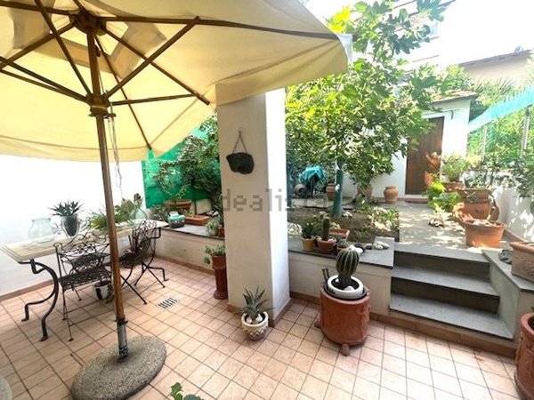 casa indipendente in vendita a Prato