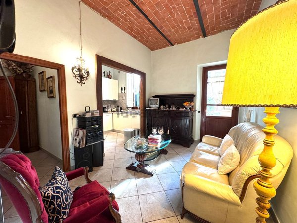 casa indipendente in vendita a Prato