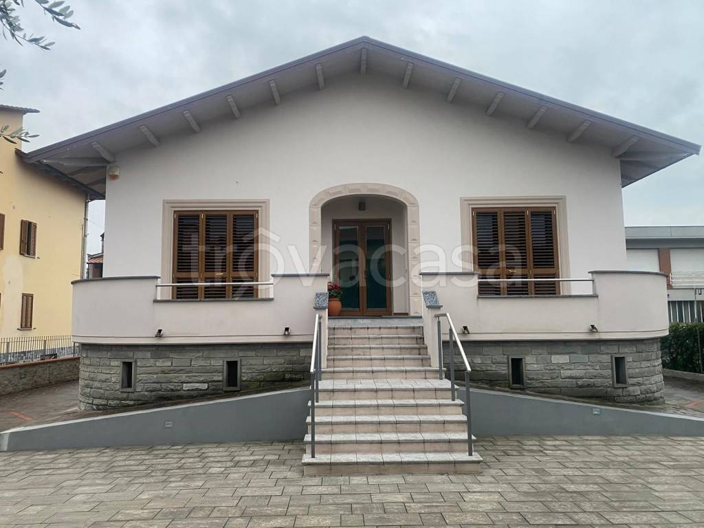 casa indipendente in vendita a Prato in zona Galciana