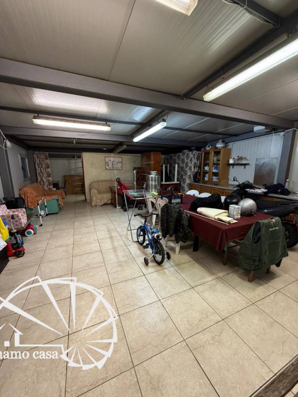 casa indipendente in vendita a Prato in zona Tavola