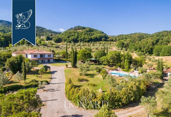 casa indipendente in vendita a Prato in zona Figline