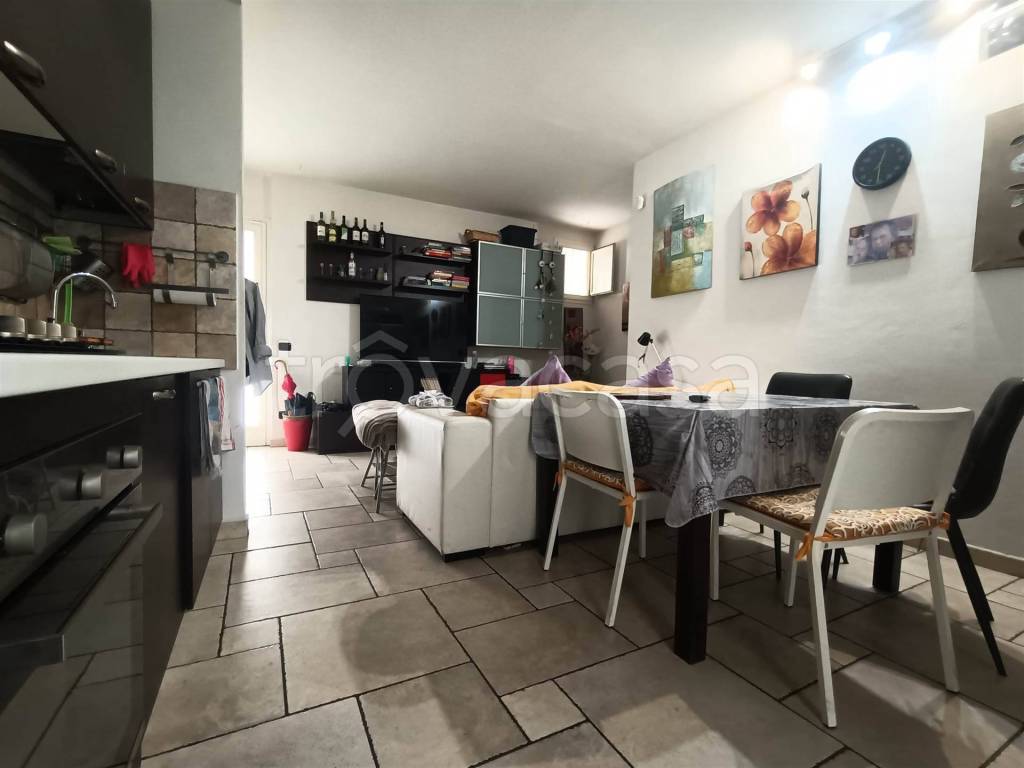 appartamento in vendita a Prato in zona Santa Lucia