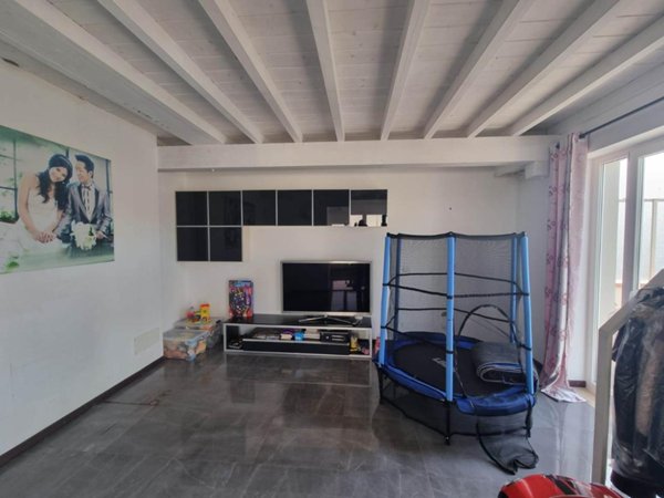 casa indipendente in vendita a Prato