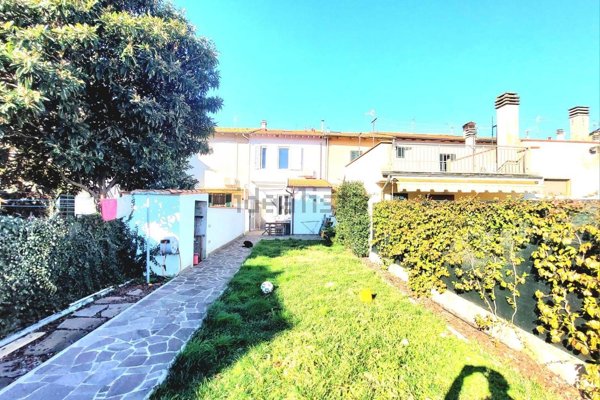 casa indipendente in vendita a Prato in zona Tavola