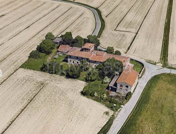 casa indipendente in vendita a Prato in zona Castelnuovo