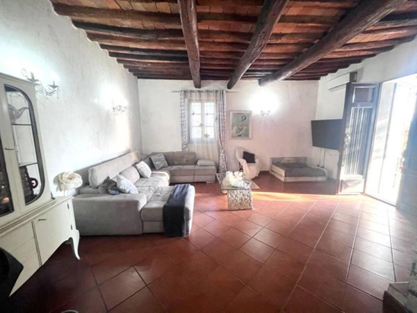 casa indipendente in vendita a Prato in zona Fontanelle