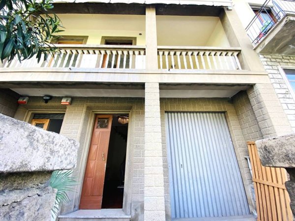 casa indipendente in vendita a Prato