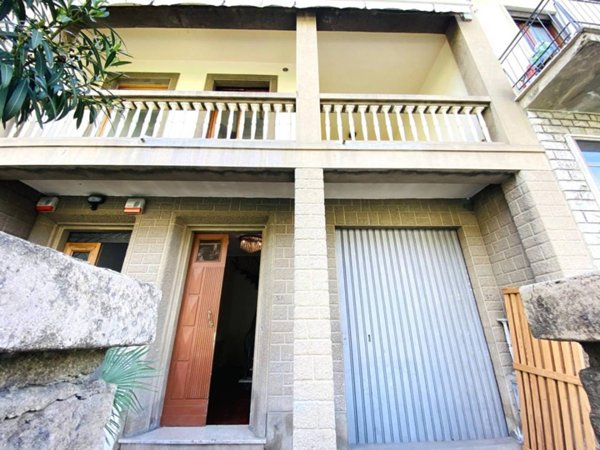 casa indipendente in vendita a Prato