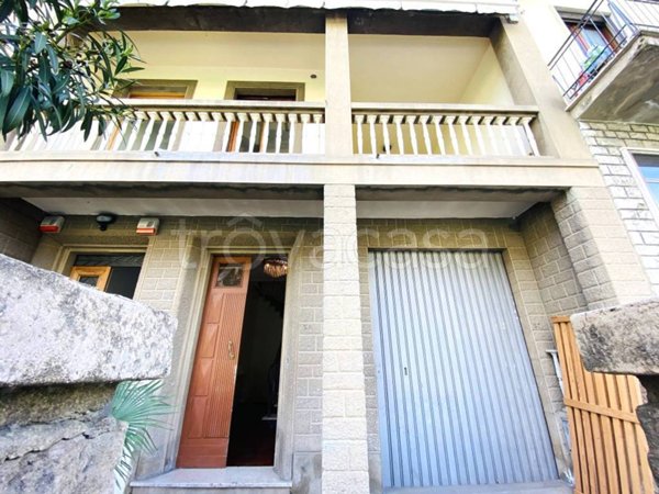 casa indipendente in vendita a Prato