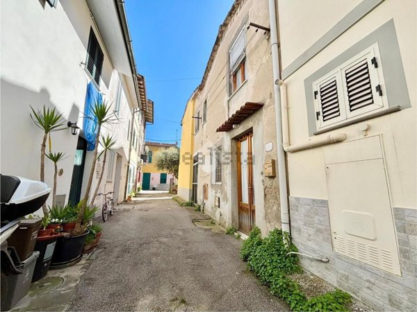 appartamento in vendita a Prato in zona Casale