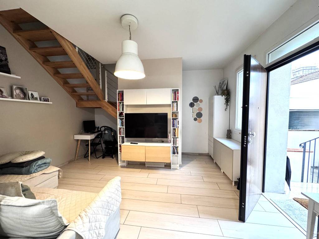 casa indipendente in vendita a Prato