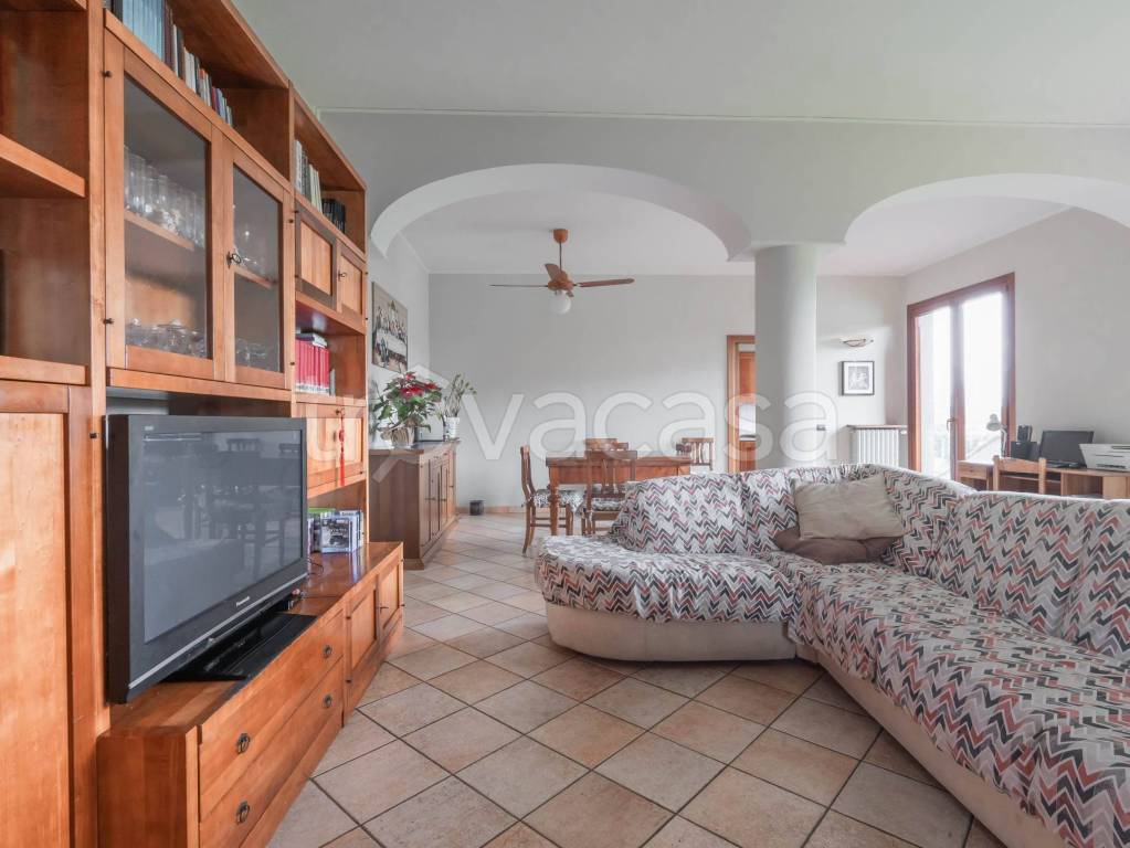 casa indipendente in vendita a Prato in zona Sant'Ippolito