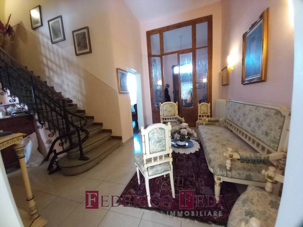 casa indipendente in vendita a Prato