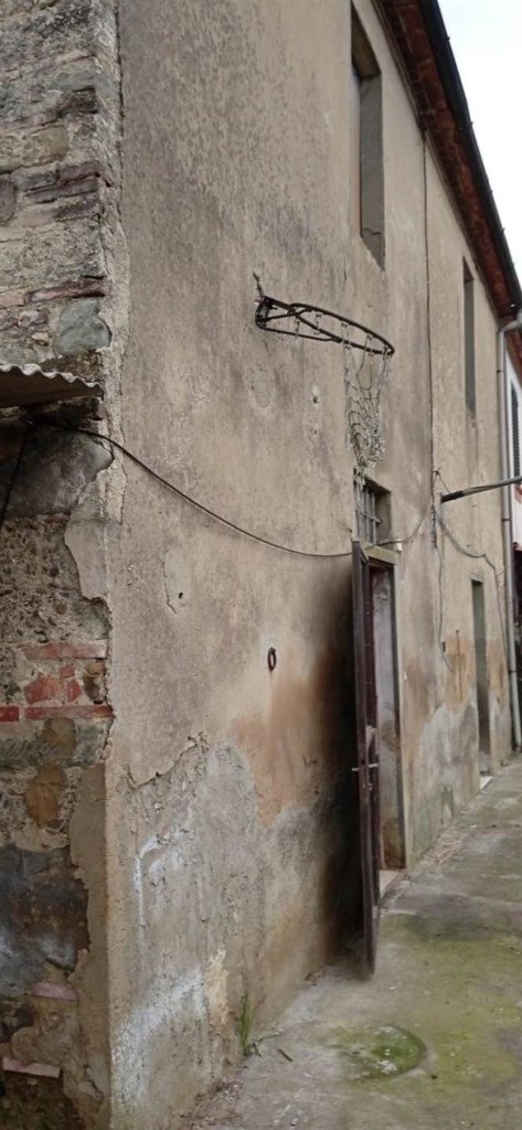 casa indipendente in vendita a Prato in zona Sant'Ippolito