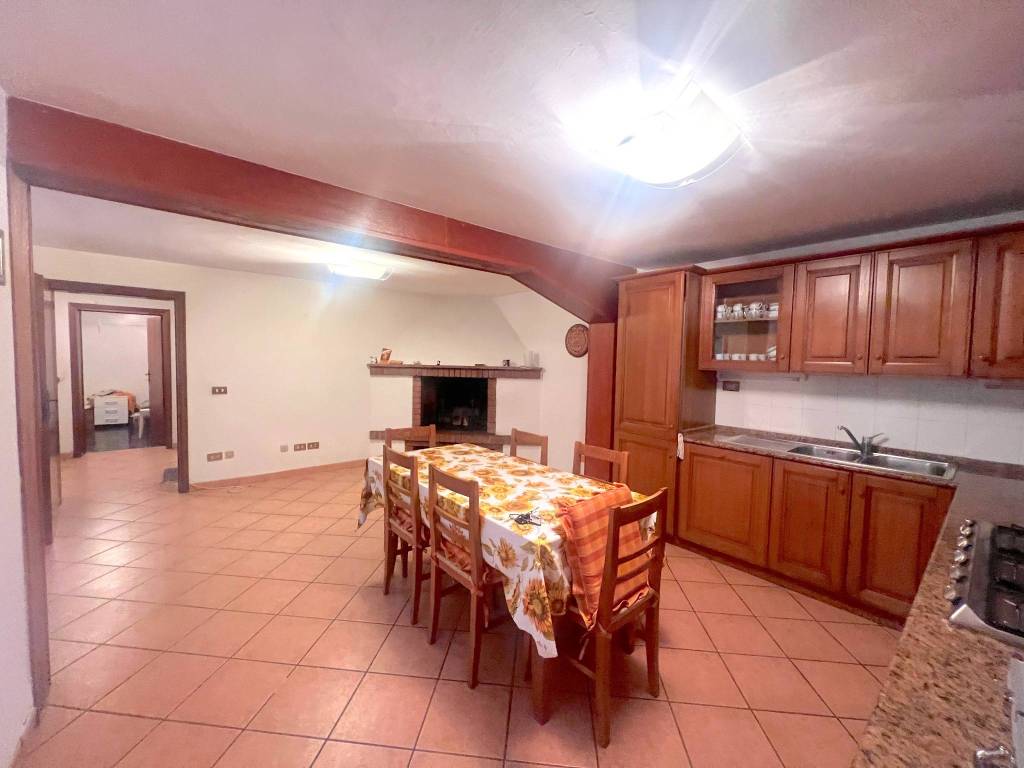 casa indipendente in vendita a Prato in zona Iolo