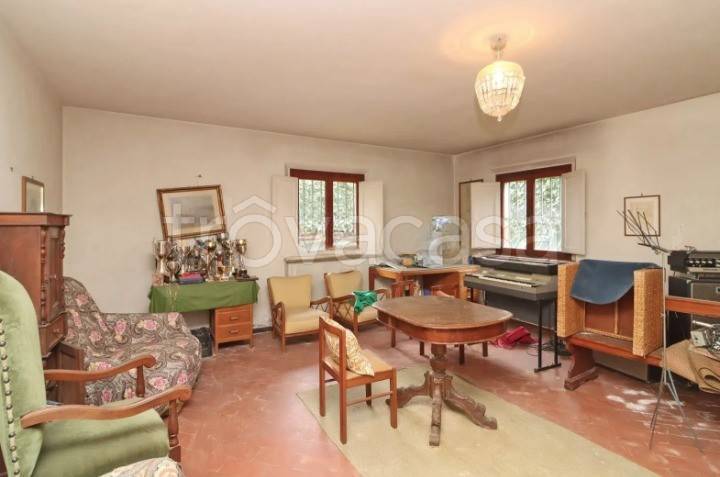 casa indipendente in vendita a Prato