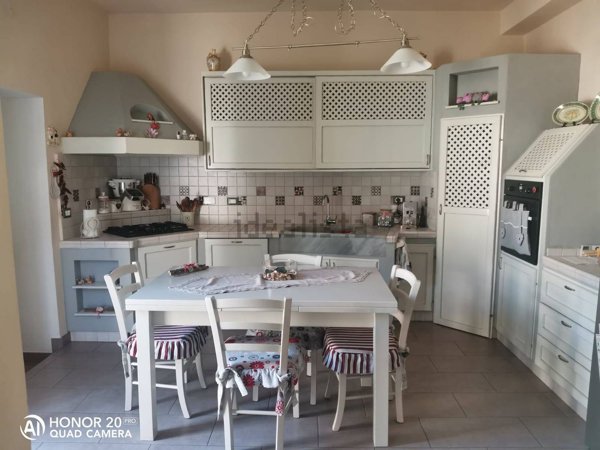 casa indipendente in vendita a Prato in zona Vergaio