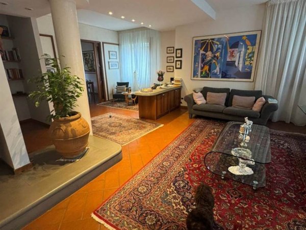 casa indipendente in vendita a Prato in zona Iolo