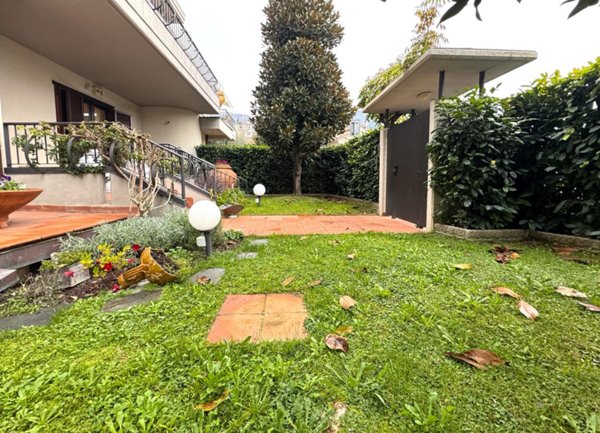 casa indipendente in vendita a Prato in zona Canneto
