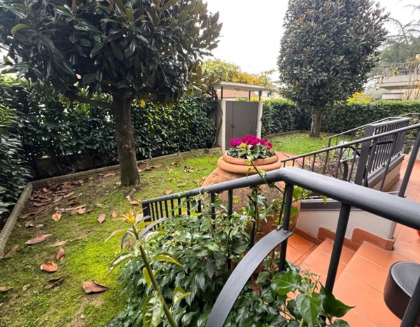 casa indipendente in vendita a Prato in zona Canneto