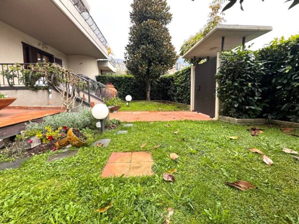 casa indipendente in vendita a Prato in zona Canneto