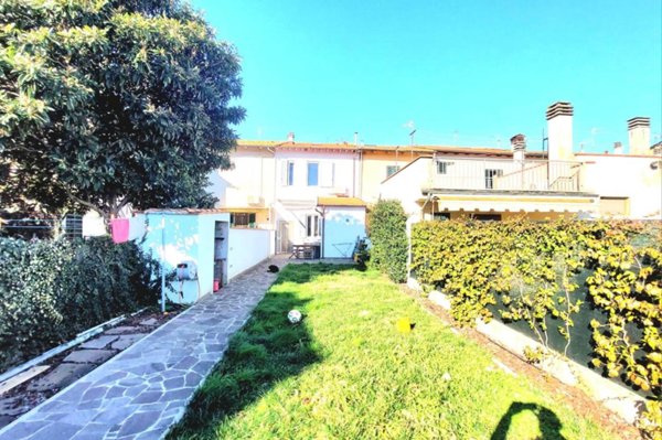 casa indipendente in vendita a Prato in zona Tavola