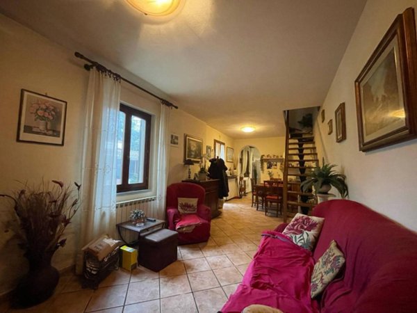 casa indipendente in vendita a Prato in zona Tavola