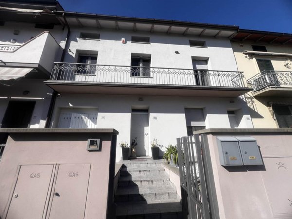 casa indipendente in vendita a Prato in zona Vergaio