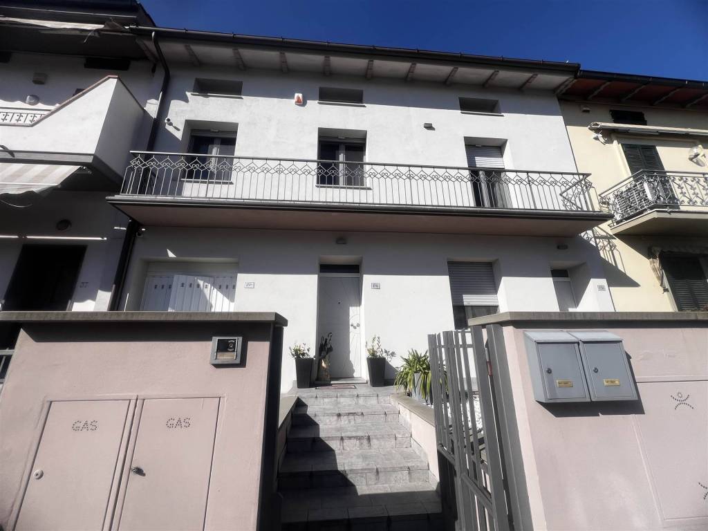 casa indipendente in vendita a Prato in zona Vergaio