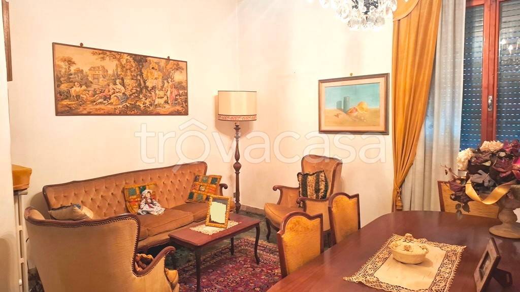 casa indipendente in vendita a Prato