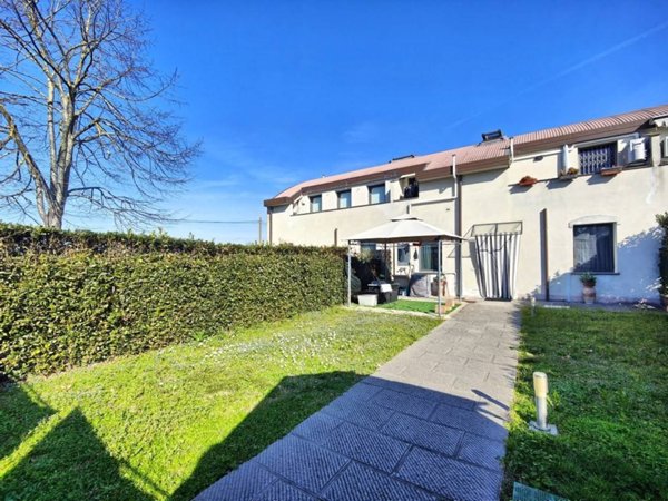 appartamento in vendita a Prato in zona Paperino