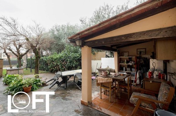 casa indipendente in vendita a Prato