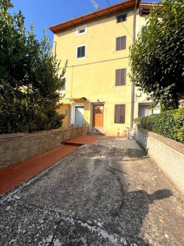 casa indipendente in vendita a Prato in zona La Querce