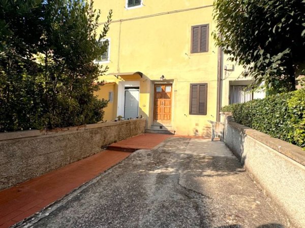 casa indipendente in vendita a Prato in zona La Macine