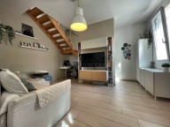 casa indipendente in vendita a Prato
