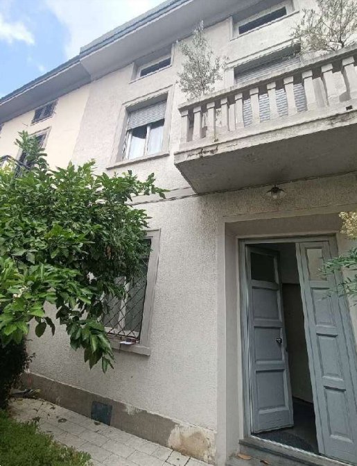 casa indipendente in vendita a Prato