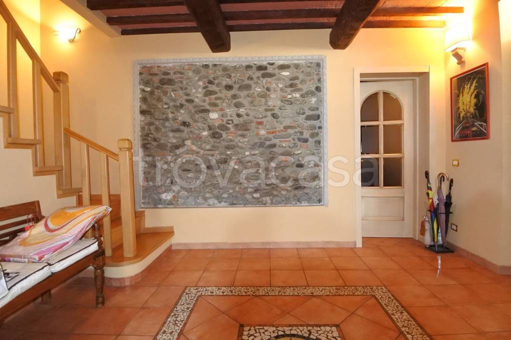 casa indipendente in vendita a Prato