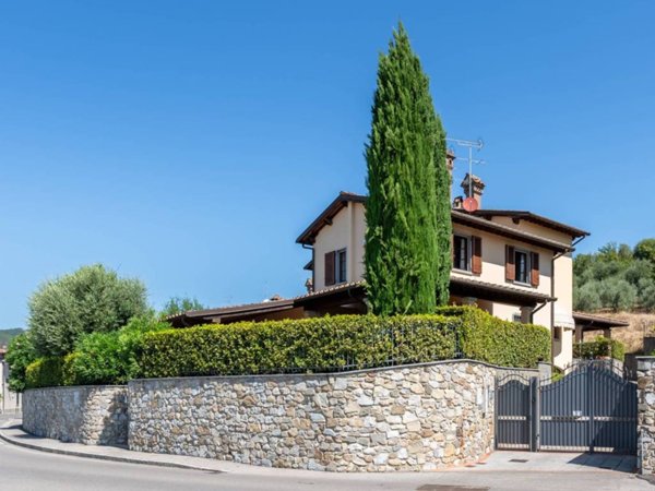 casa indipendente in vendita a Prato in zona Figline