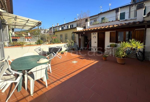 casa indipendente in vendita a Prato