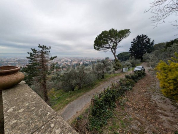 casa indipendente in vendita a Prato