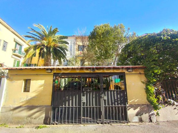casa indipendente in vendita a Prato