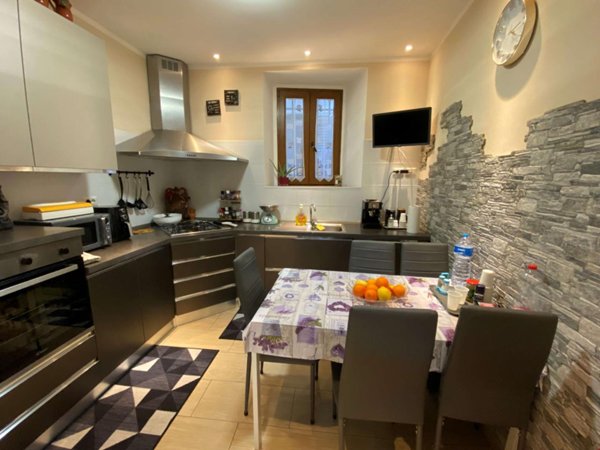 casa indipendente in vendita a Prato