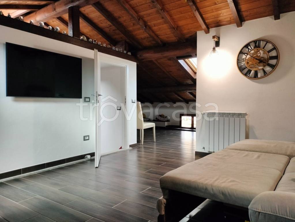 casa indipendente in vendita a Prato