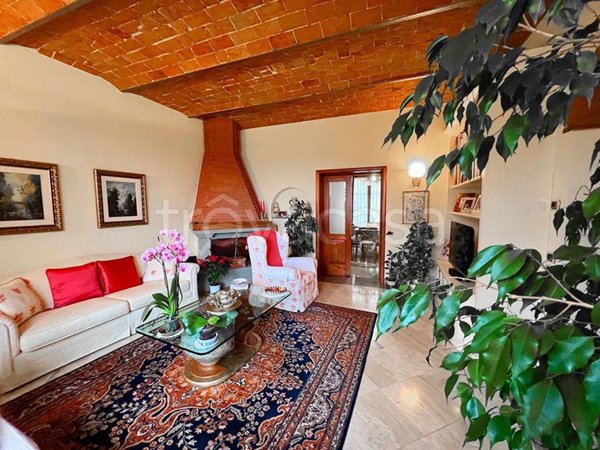casa indipendente in vendita a Prato