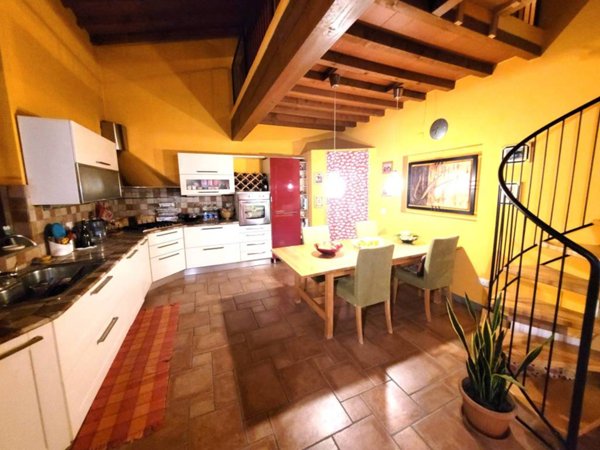 appartamento in vendita a Prato in zona Tavola